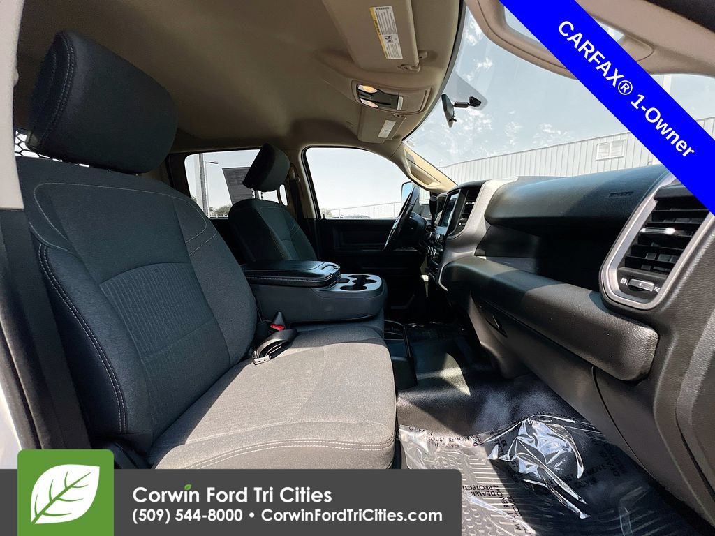 Used 2020 RAM 5500 Tradesman w/ Chrome Appearance Group AWD/4WD image 16