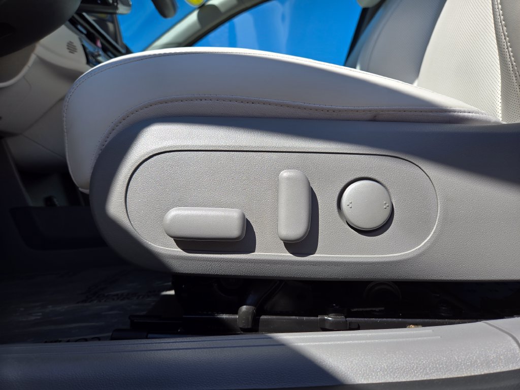 Used 2023 Hyundai Ioniq 6 SEL AWD/4WD image 16
