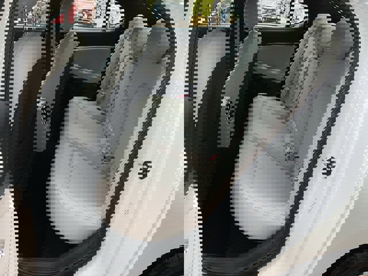 Used 2025 Genesis G70 2.5T image 15