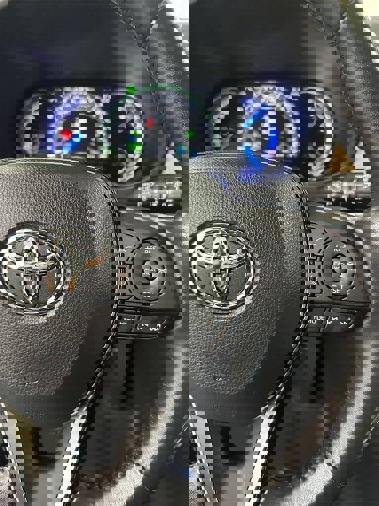 Used 2019 Toyota RAV4 Limited image 17