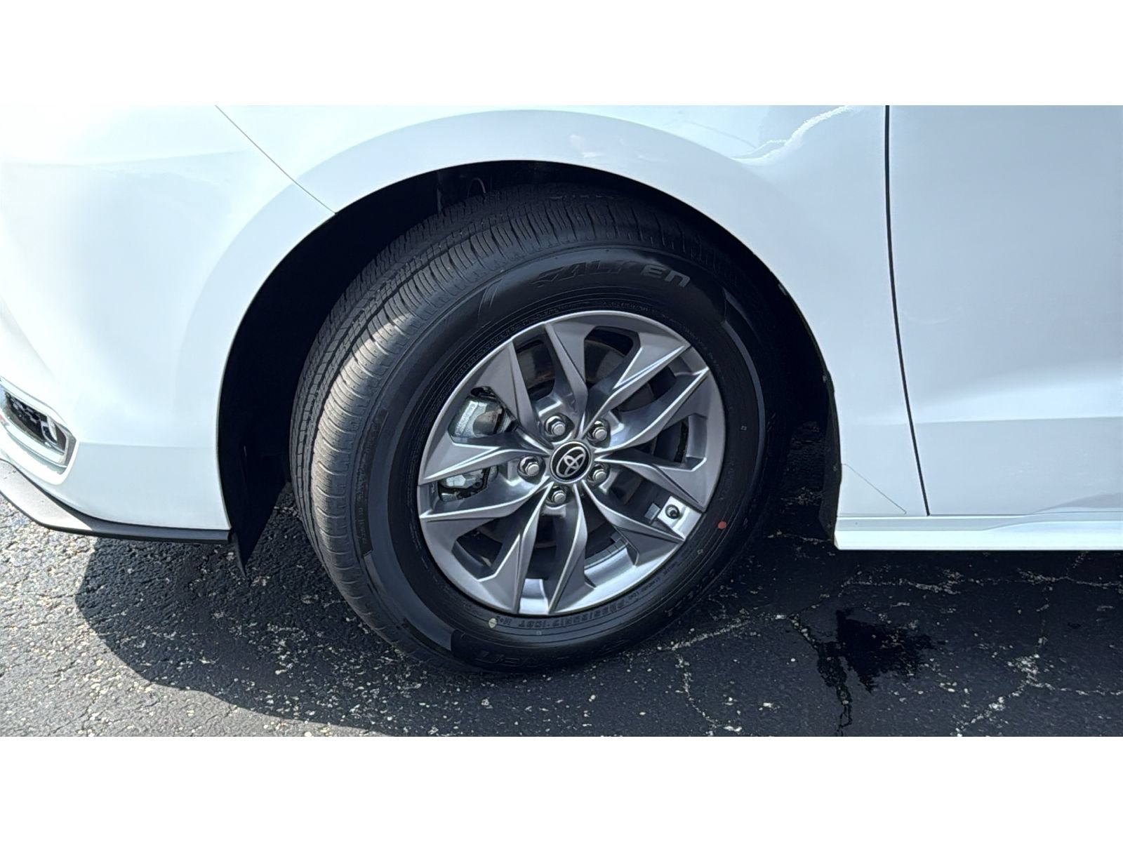 Certified 2024 Toyota Sienna XLE FWD image 12