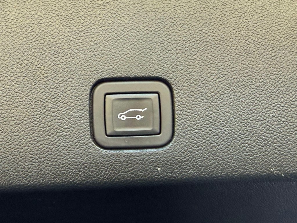 Certified 2025 Cadillac XT6 Luxury AWD/4WD image 19