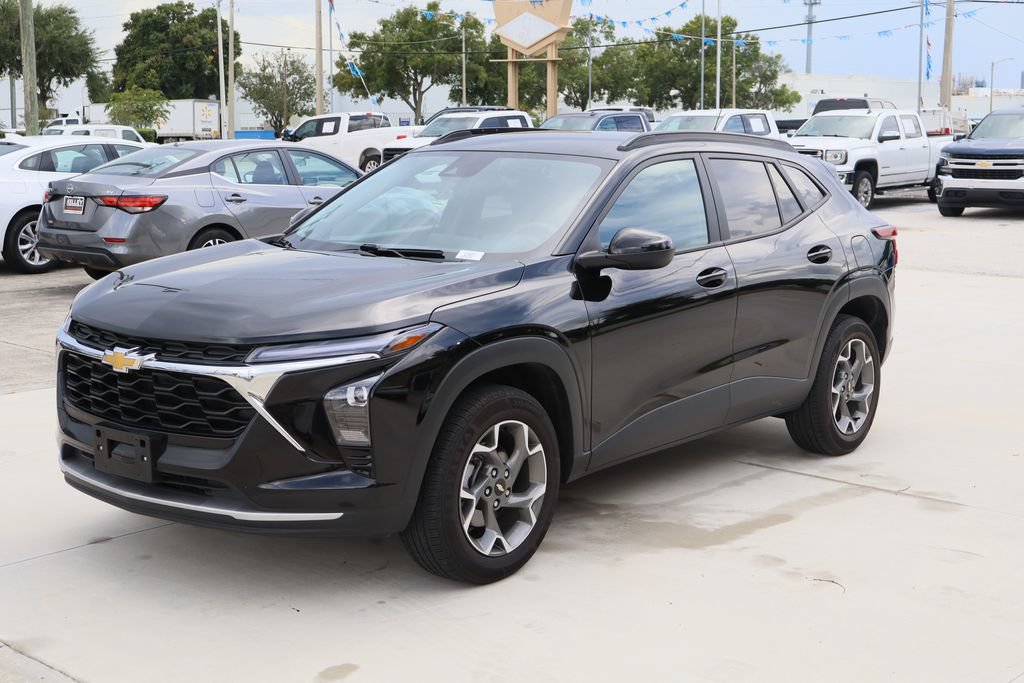 Used 2025 Chevrolet Trax LT FWD image 5