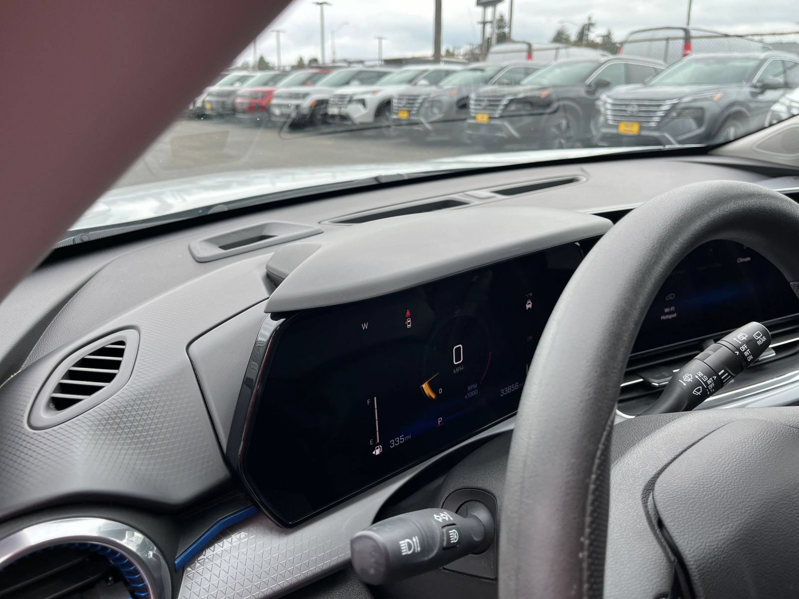 Used 2025 Chevrolet Trax LT FWD image 34