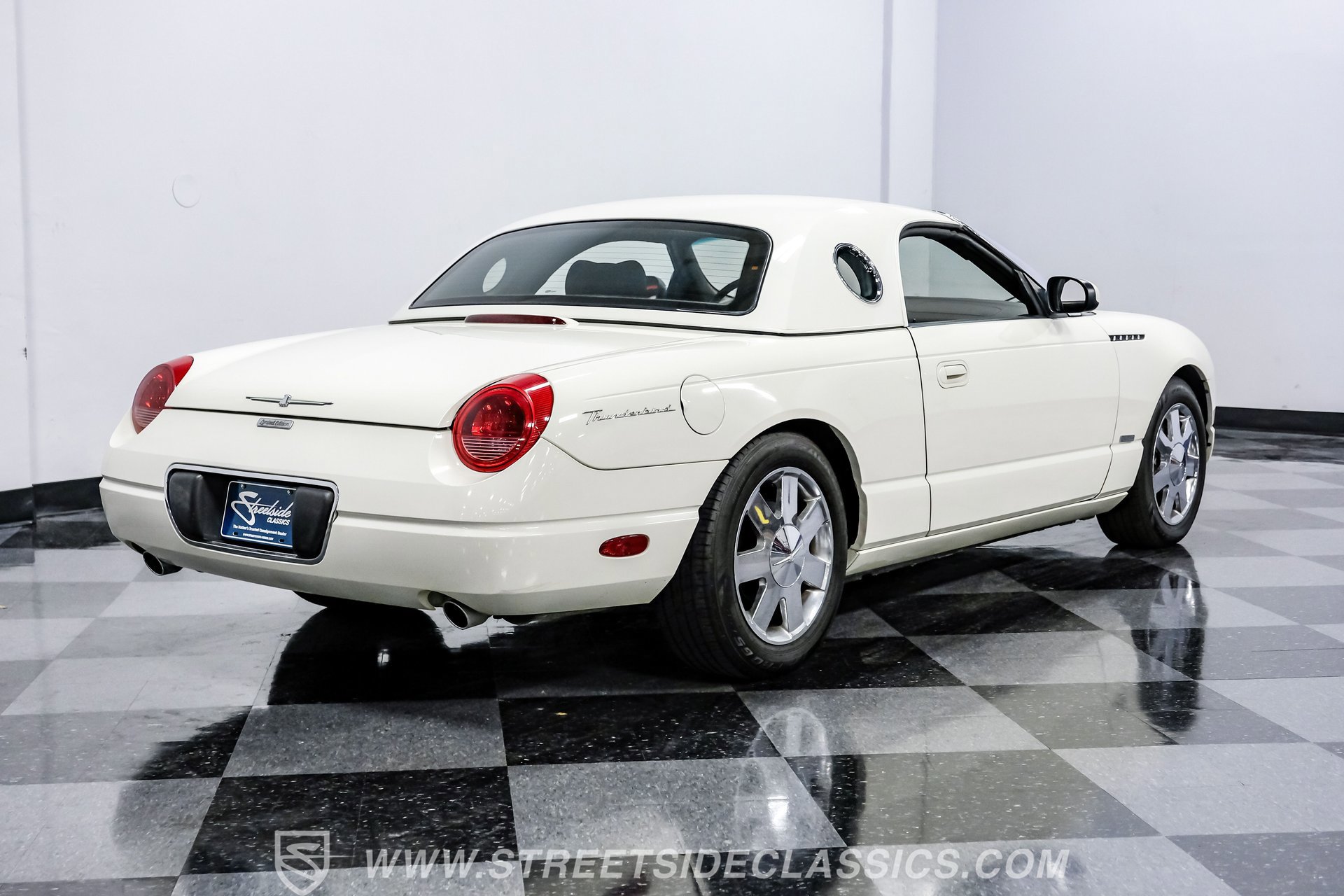 Used 2002 Ford Thunderbird image 25