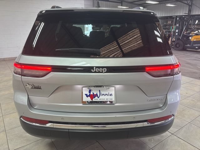 Used 2024 Jeep Grand Cherokee Laredo X w/ Luxury Tech Group I RWD image 11