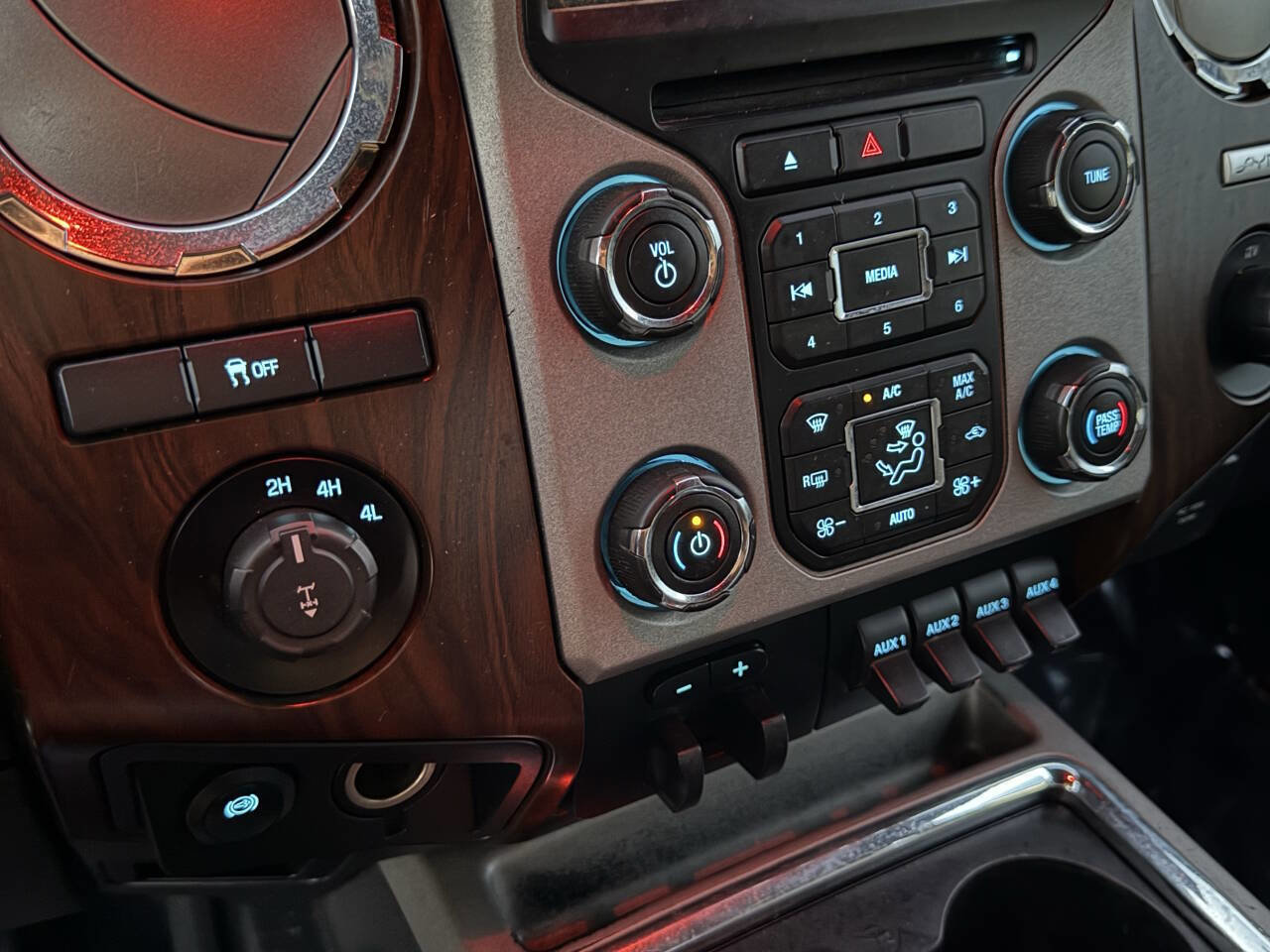 Used 2016 Ford F250 Lariat w/ Lariat Ultimate Package image 19
