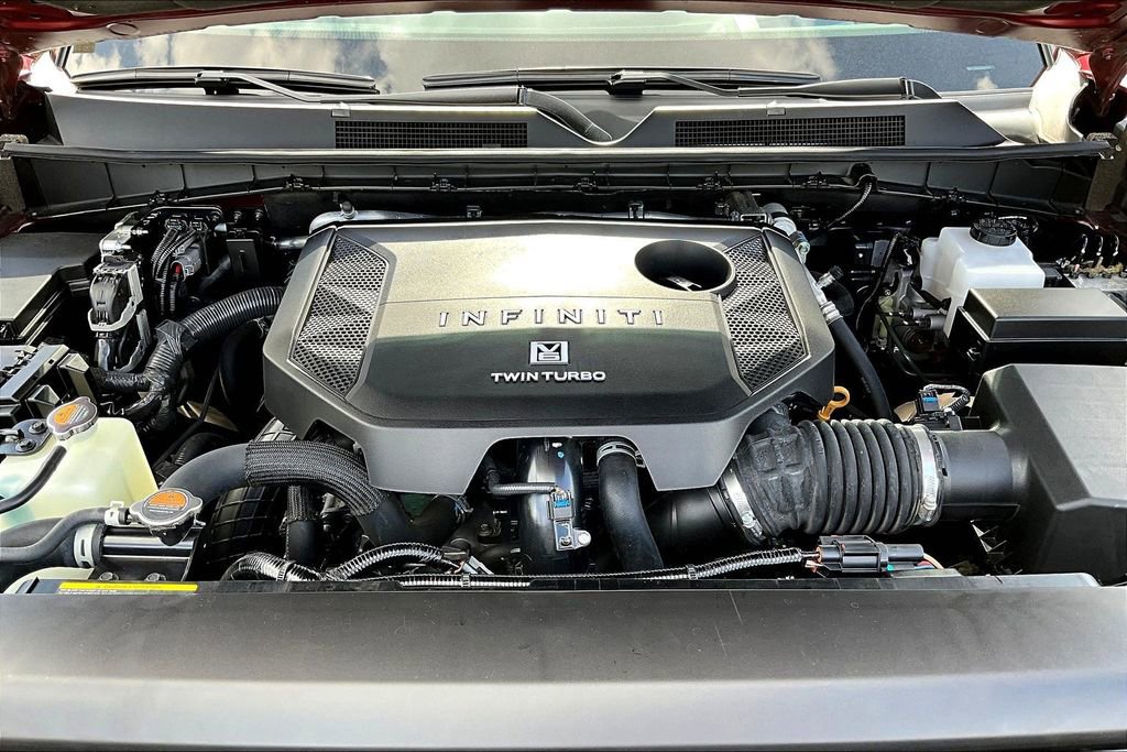 Used 2025 INFINITI QX80 Sensory AWD/4WD image 9