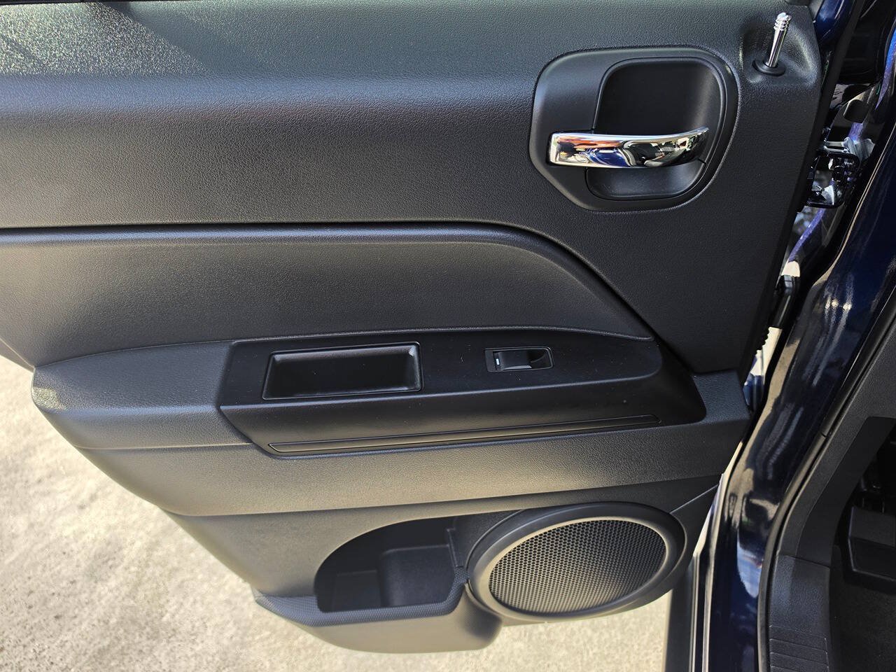 Used 2016 Jeep Patriot High Altitude FWD image 19