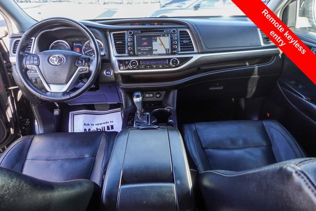 Used 2018 Toyota Highlander Limited Platinum image 4