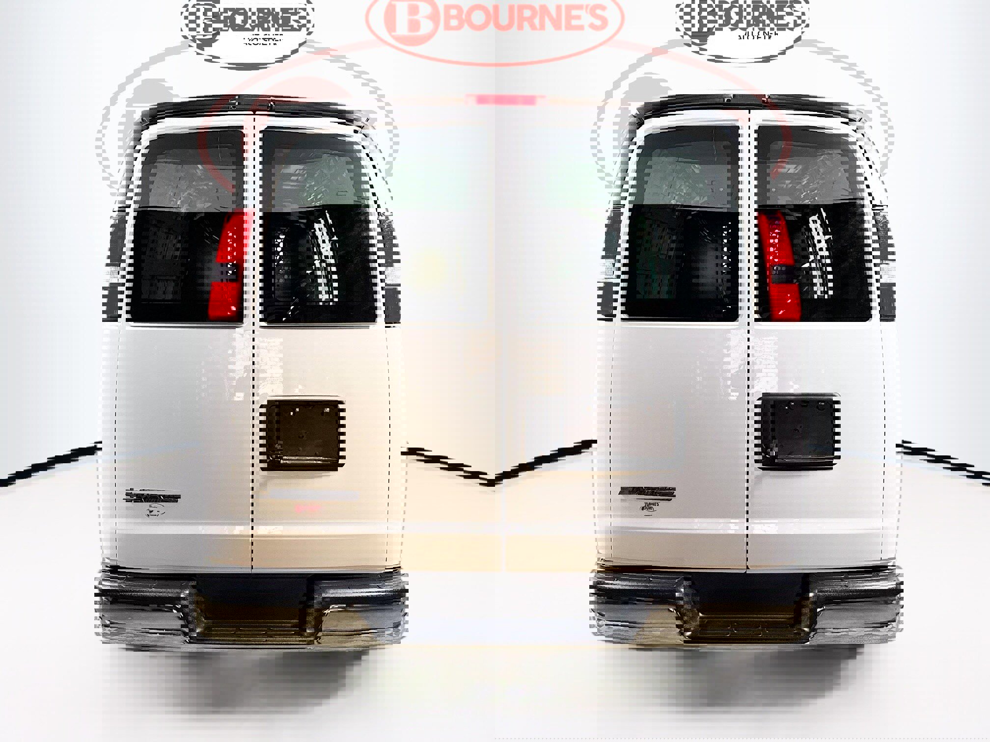 Used 2024 Chevrolet Express 2500 w/ Driver Convenience Package image 7