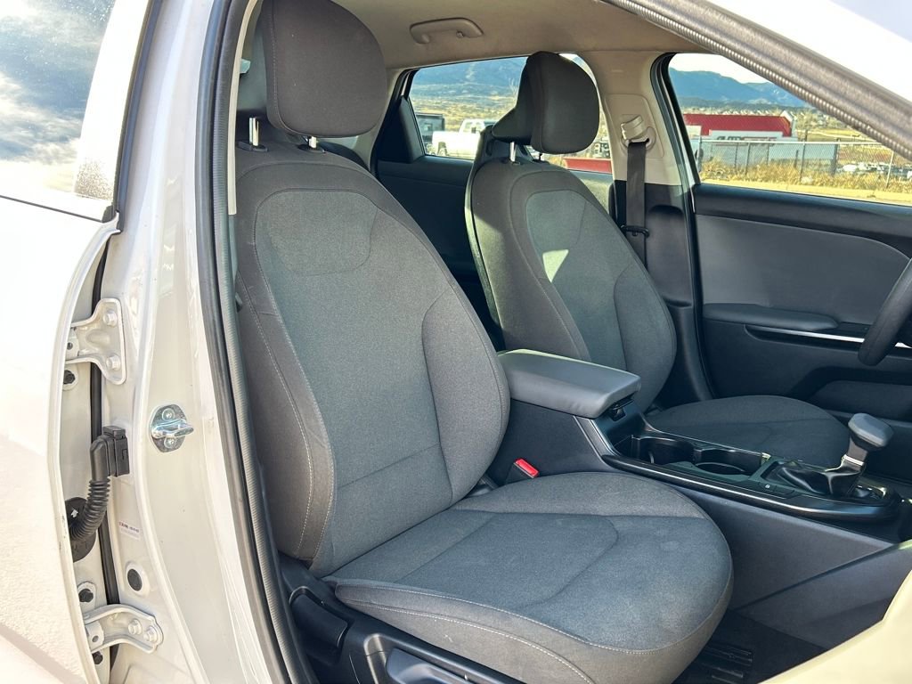 Used 2025 Kia K4 LXS image 17