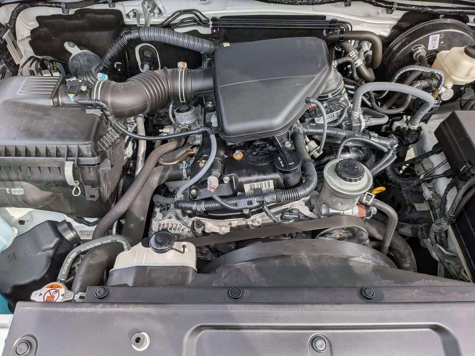 Used 2022 Toyota Tacoma SR5 w/ SR5 Appearance Package (SM) image 38