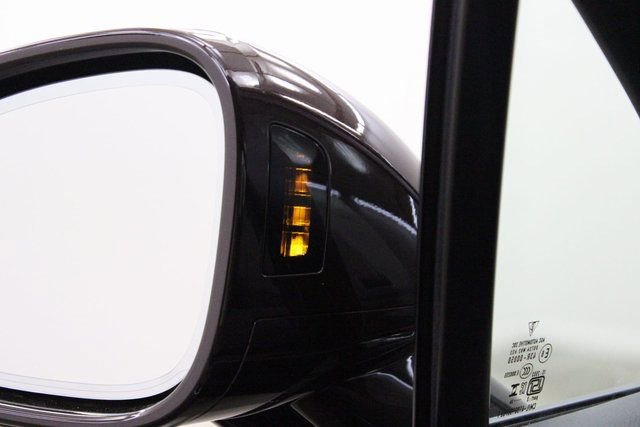 New 2024 Porsche Macan image 40