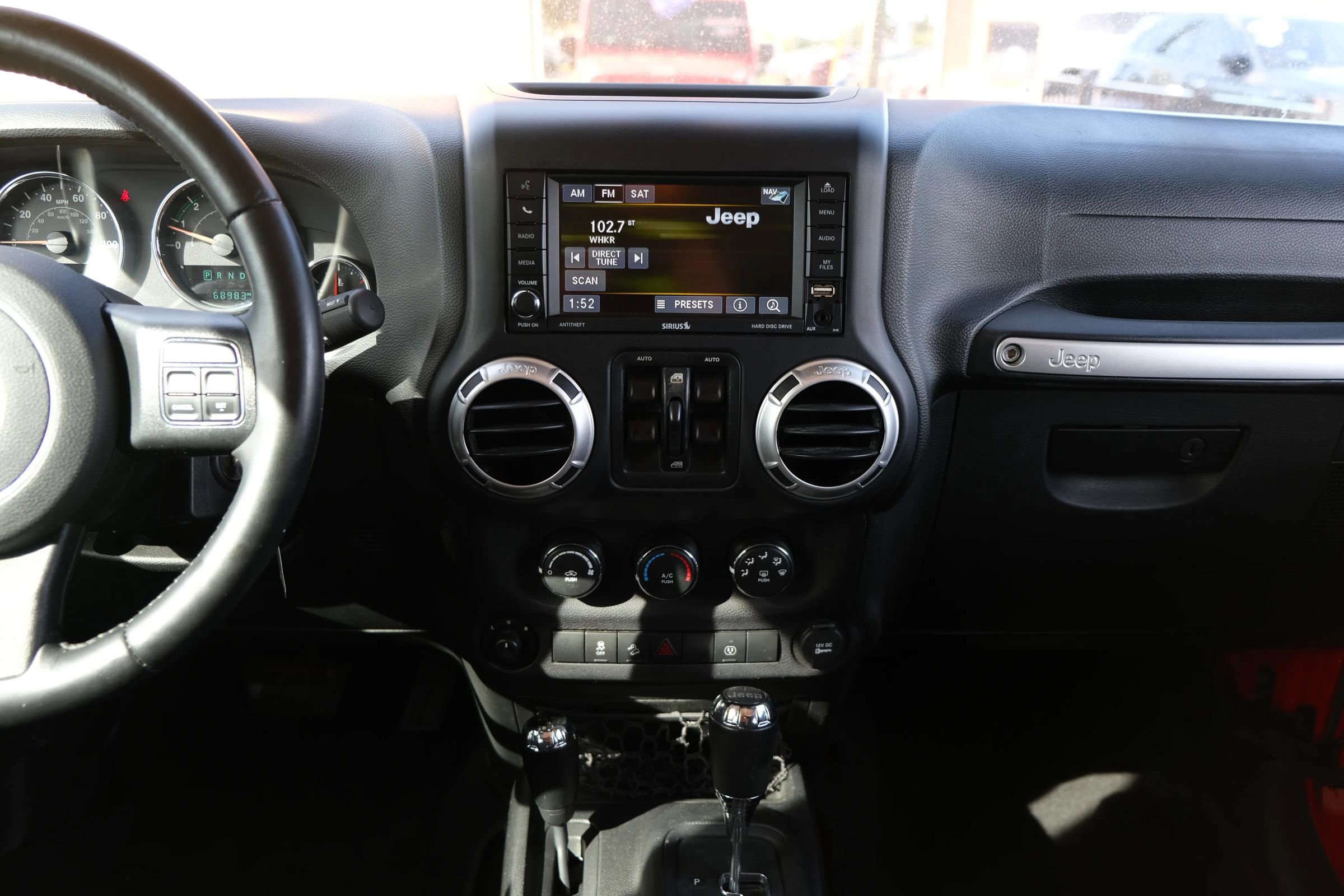 Used 2016 Jeep Wrangler Unlimited Sahara w/ Connectivity Group image 28