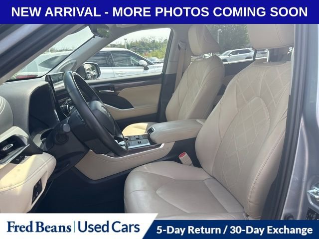 Used 2024 Toyota Highlander Platinum AWD/4WD image 11