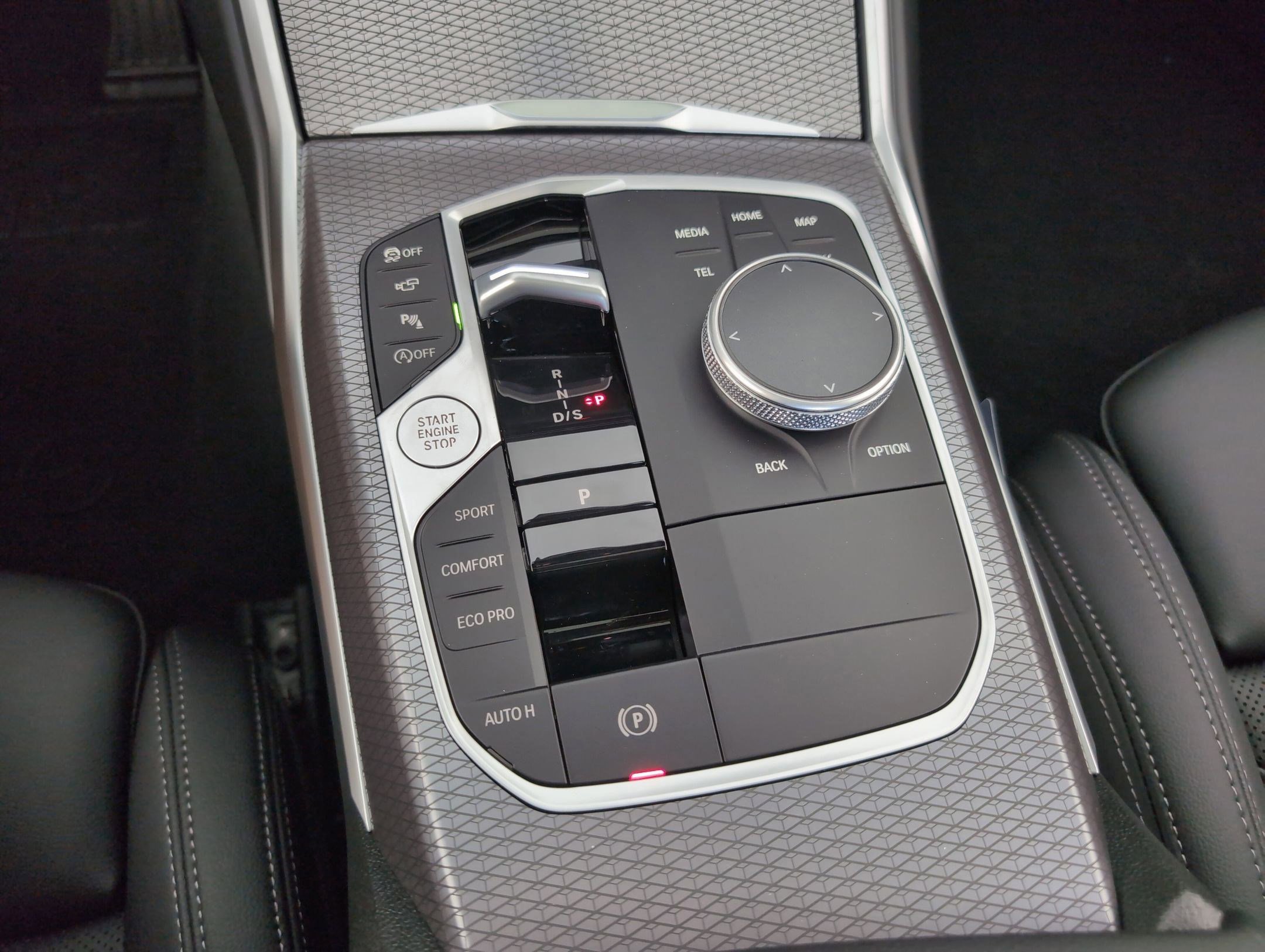 Used 2025 BMW 330i Sedan w/ Convenience Package image 15