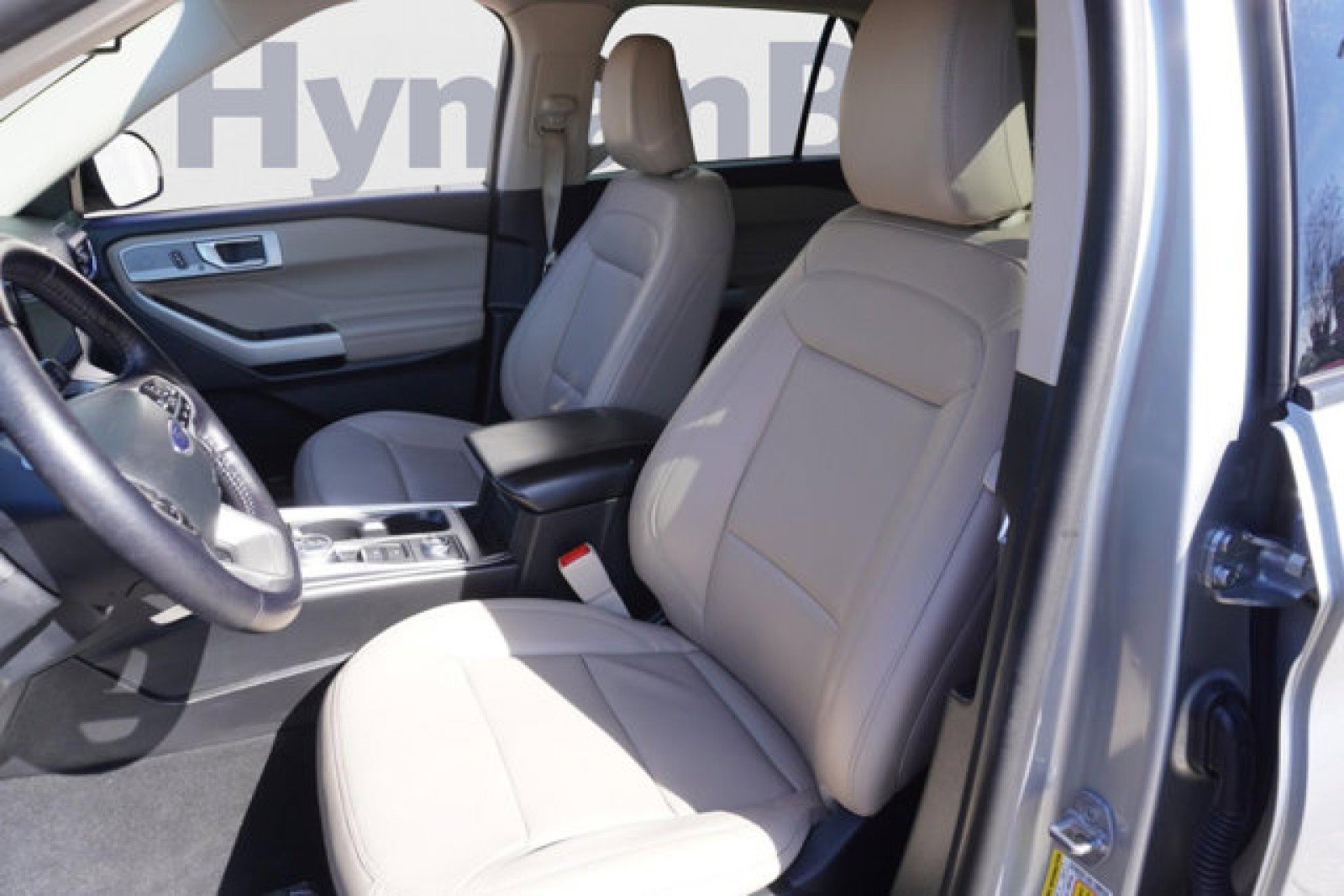 Used 2022 Ford Explorer XLT w/ Equipment Group 202A AWD/4WD image 16