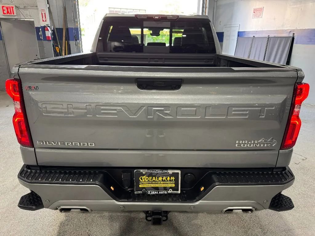 Used 2024 Chevrolet Silverado 1500 High Country w/ Technology Package image 5