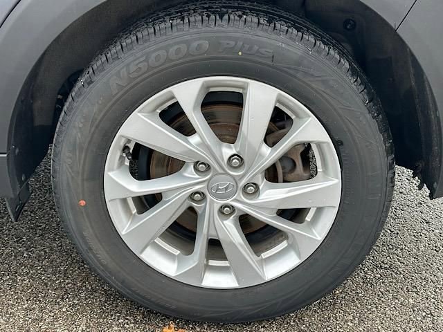 Used 2019 Hyundai Tucson SE image 32