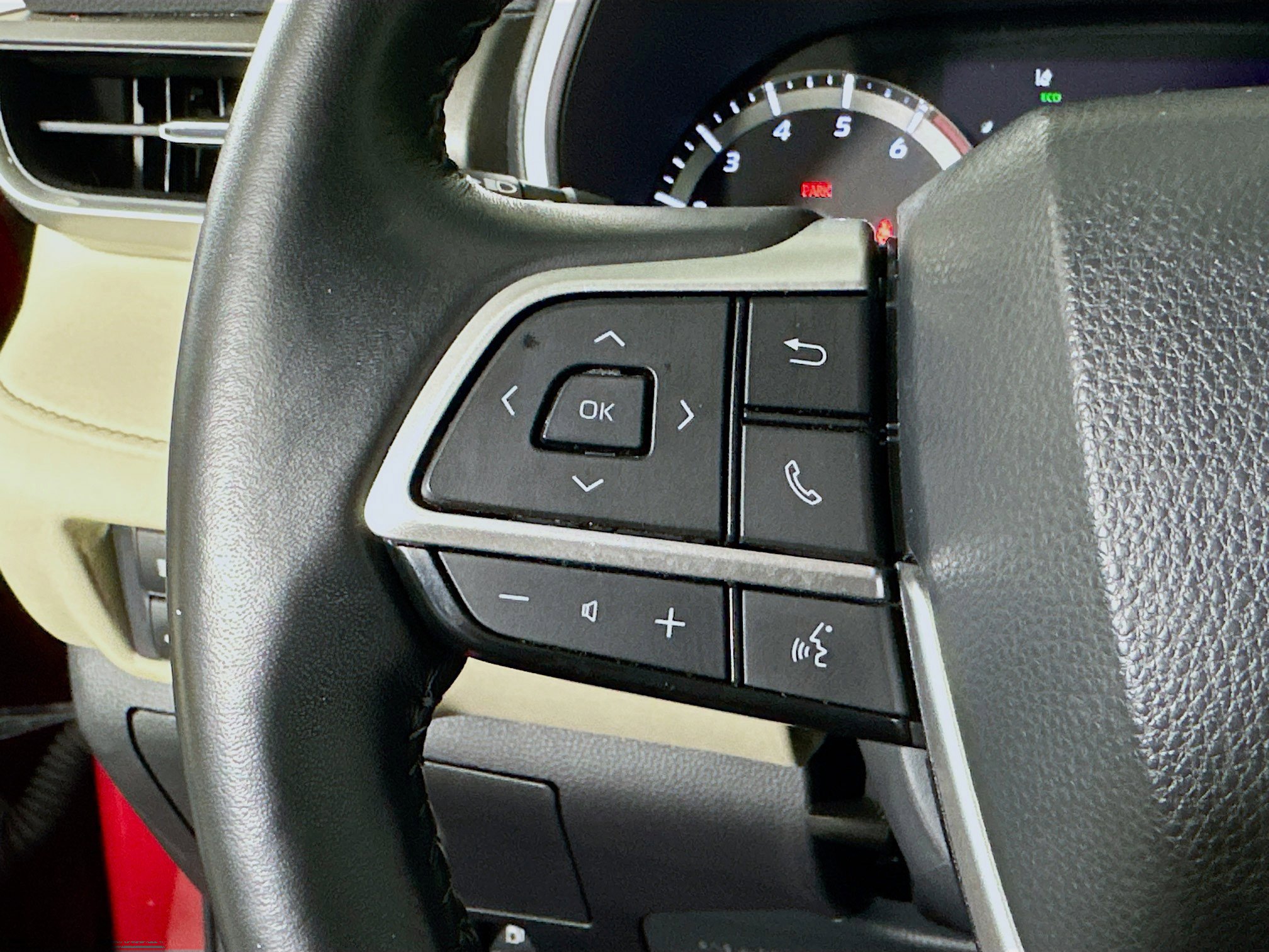 Used 2023 Toyota Highlander XLE image 16