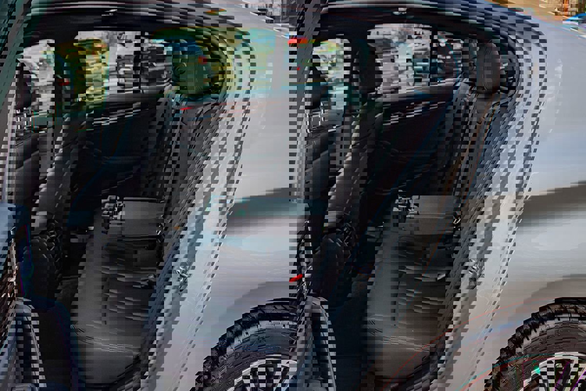 Used 2019 BMW 530i xDrive w/ Premium Package image 14