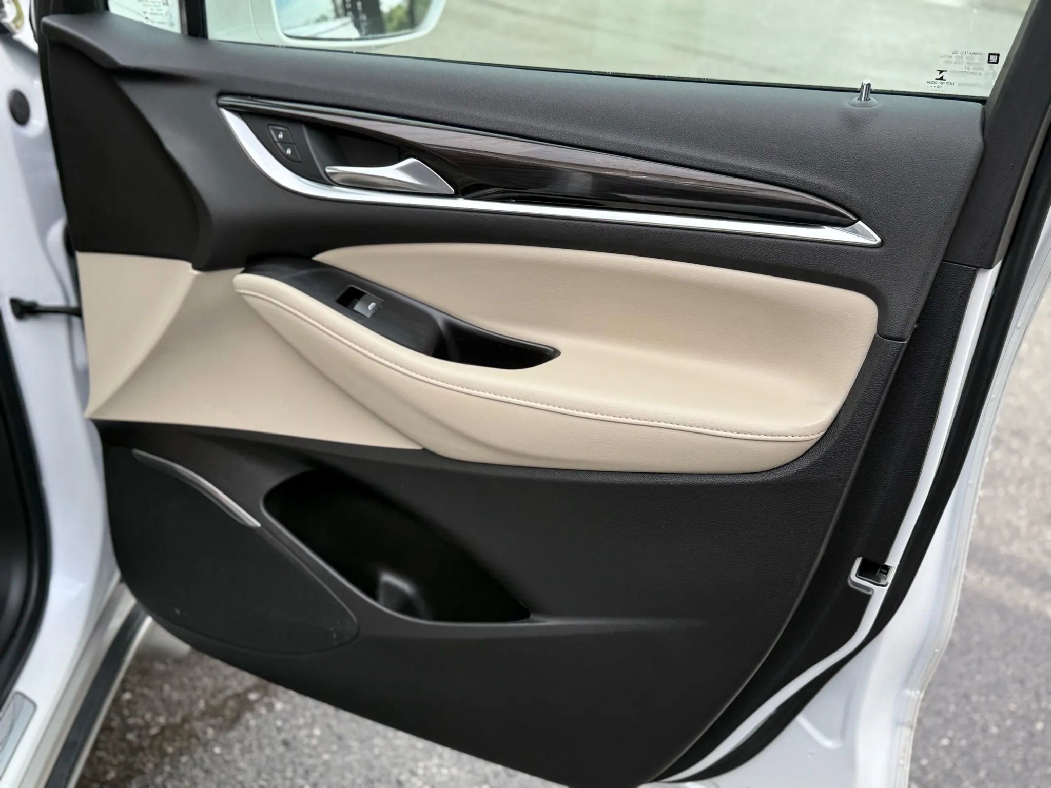 Used 2019 Buick Enclave Essence image 11