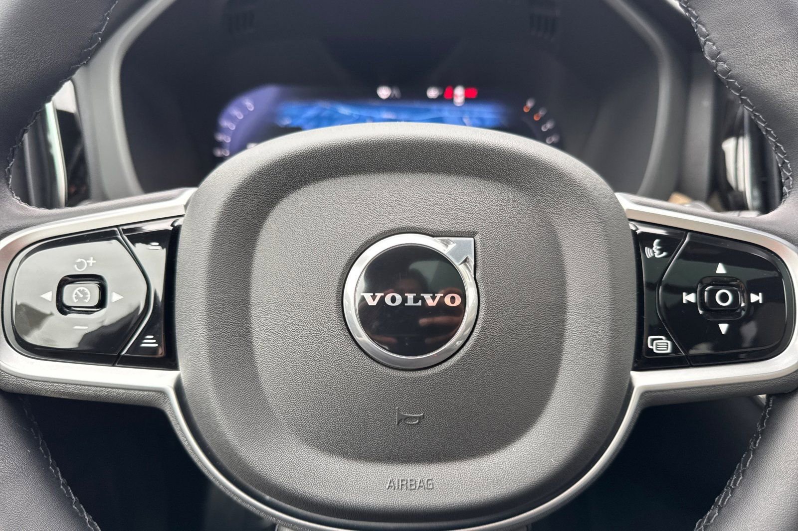 Certified 2026 Volvo XC60 B5 Plus w/ Climate Package PRO AWD/4WD image 25
