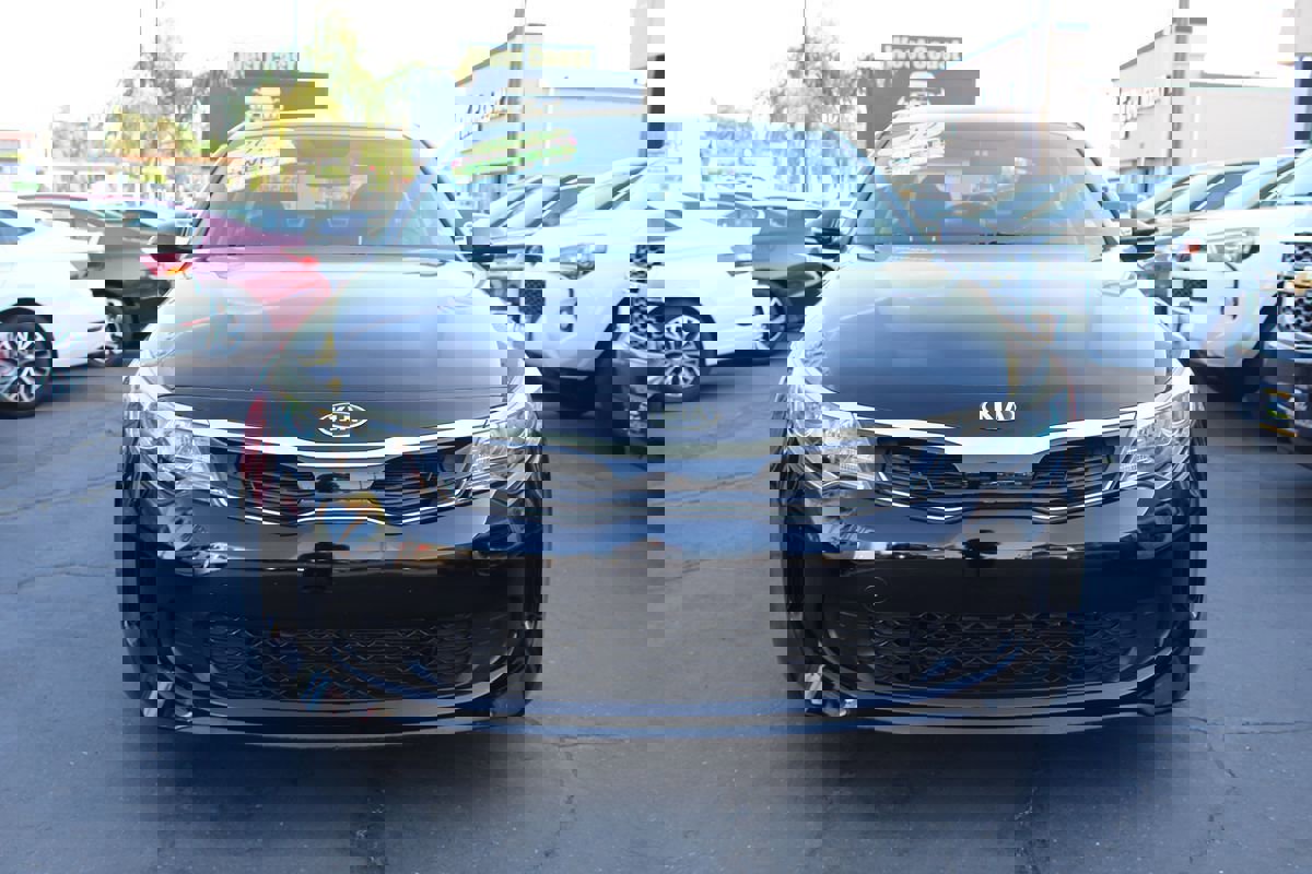 Used 2019 Kia Optima EX image 3