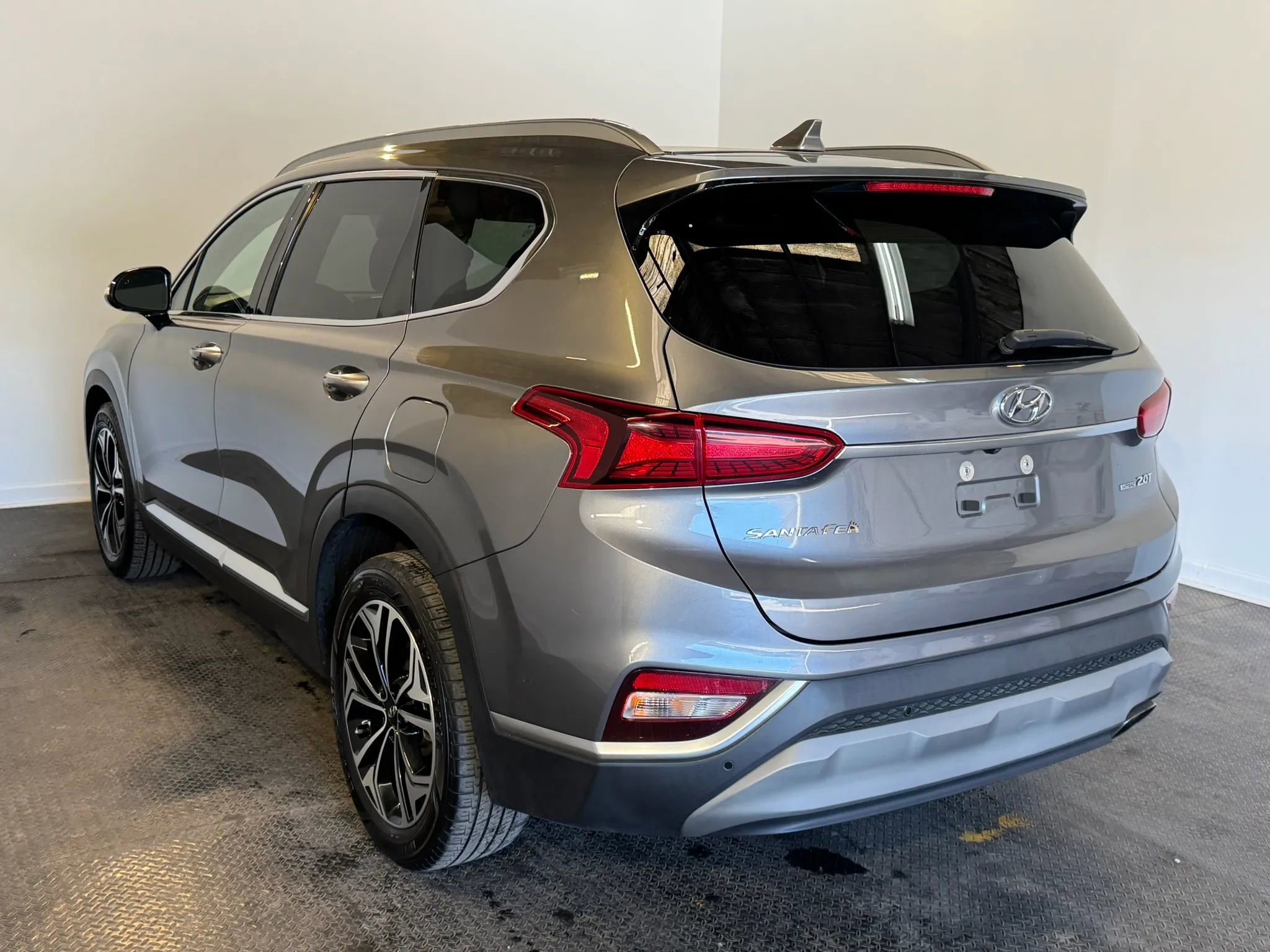 Used 2019 Hyundai Santa Fe Limited AWD/4WD image 4