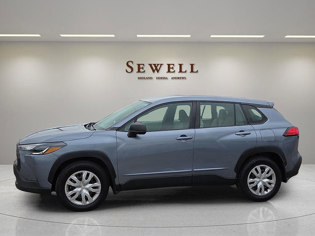 Used 2022 Toyota Corolla Cross L AWD/4WD image 2