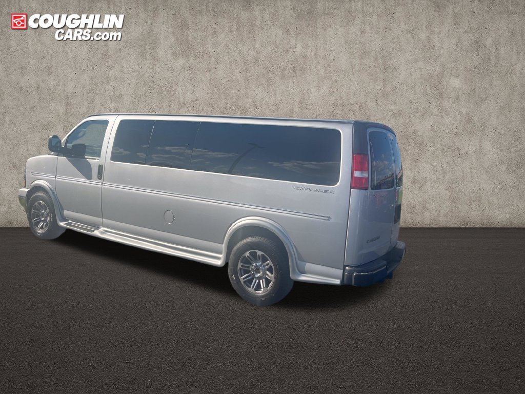 Used 2023 Chevrolet Express 2500 Extended RWD image 4
