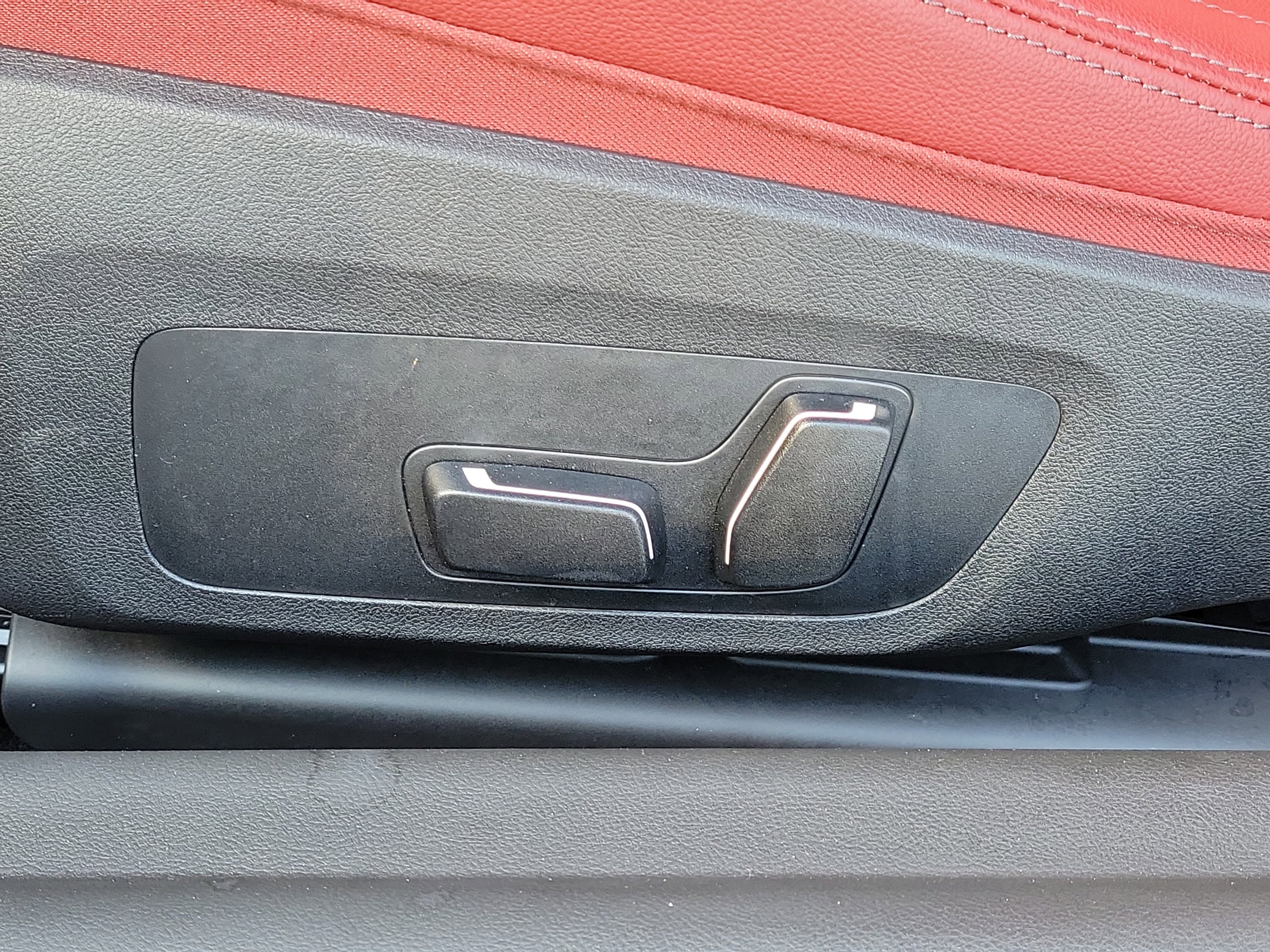 Used 2025 BMW 230i Coupe w/ Premium Package image 18