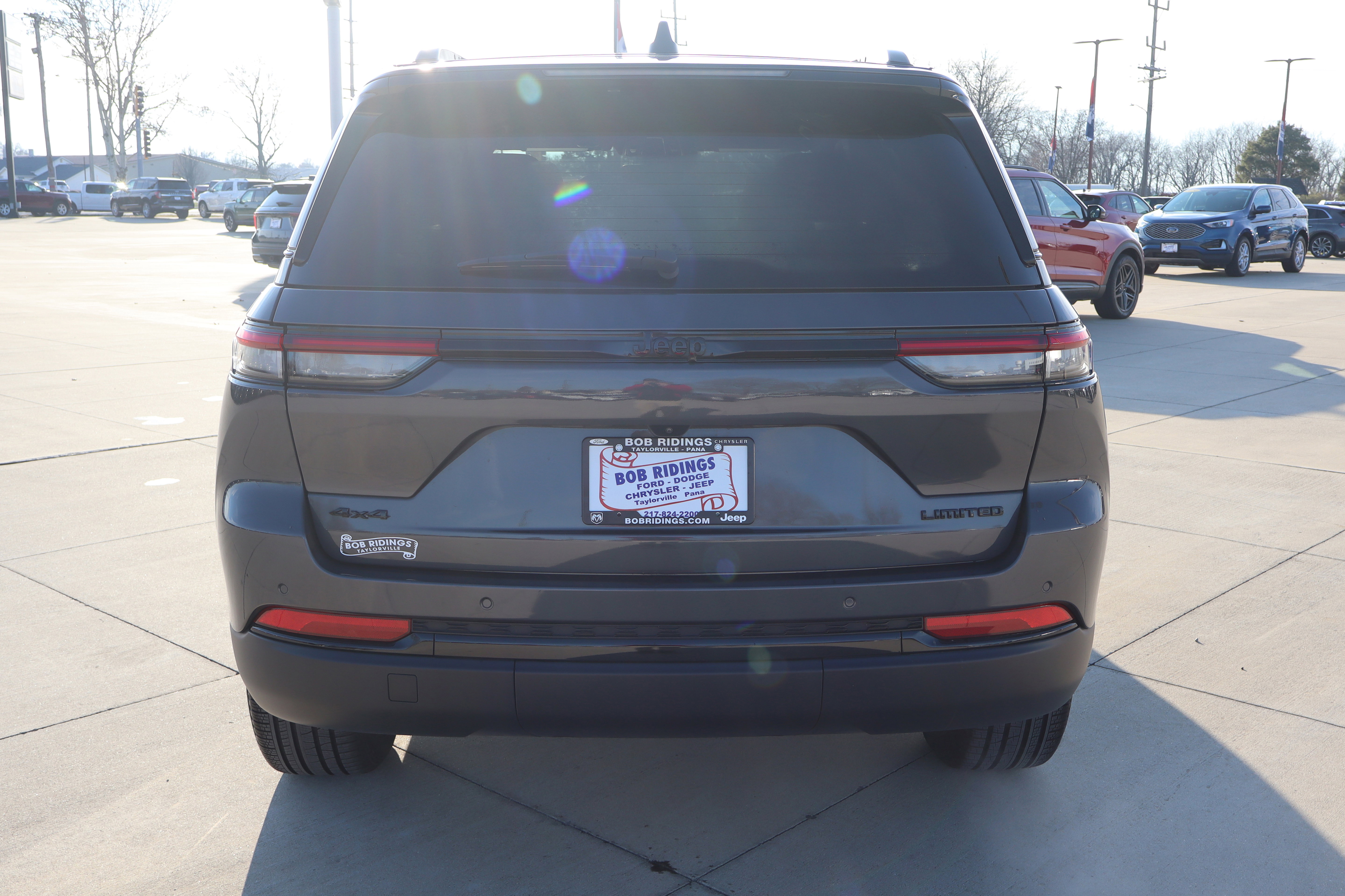 Used 2024 Jeep Grand Cherokee Limited w/ Black Appearance Package image 7