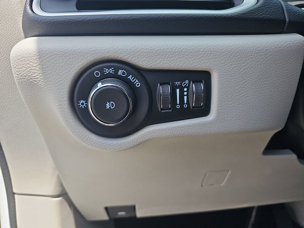 Certified 2022 Chrysler Pacifica Touring-L FWD image 27