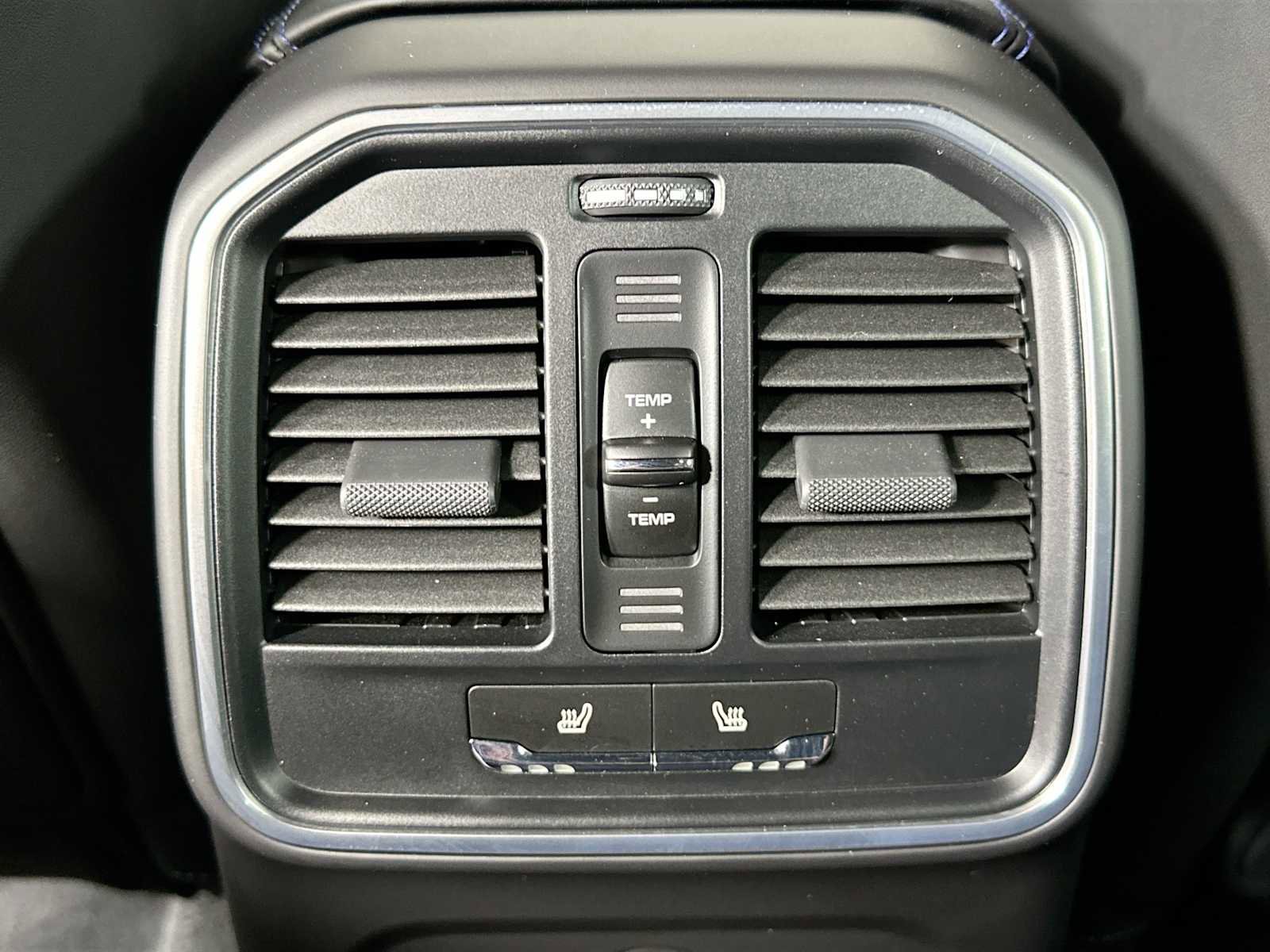 Certified 2025 Porsche Macan image 25