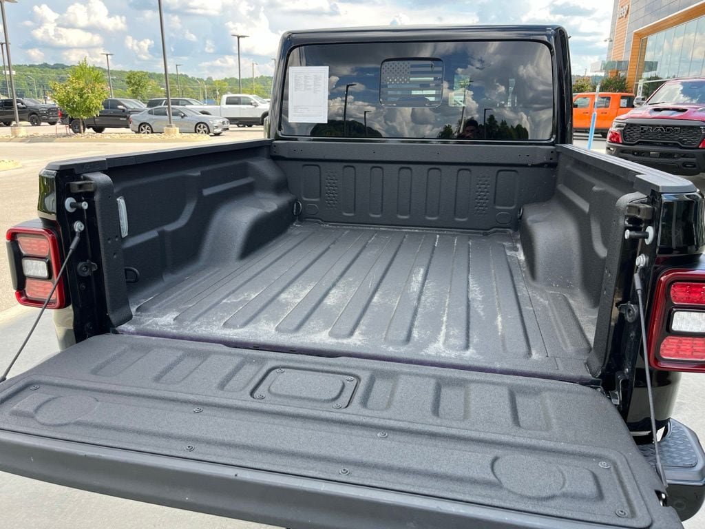 Used 2022 Jeep Gladiator Overland AWD/4WD image 19