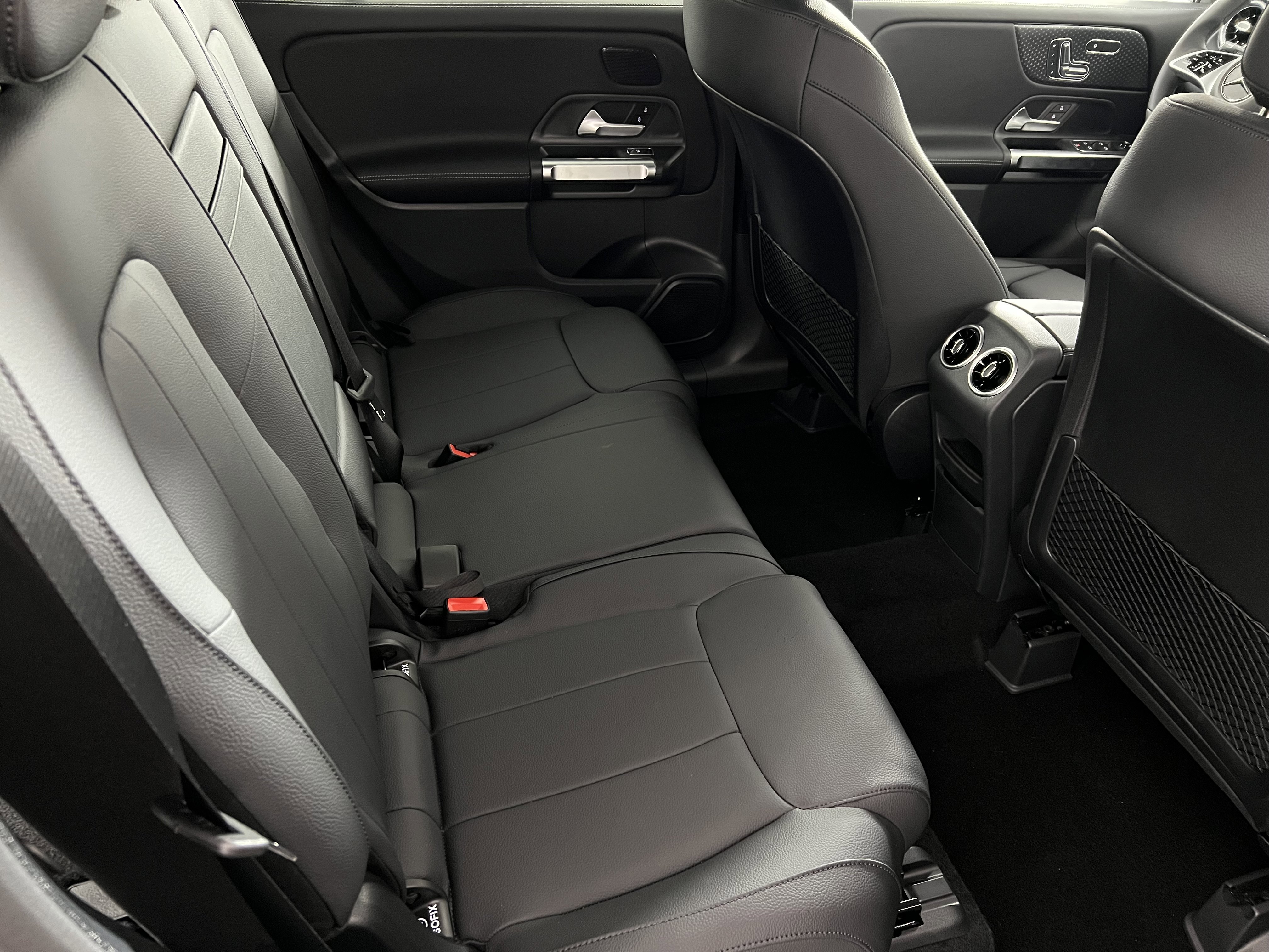 Used 2026 Mercedes-Benz GLB 250 4MATIC image 25