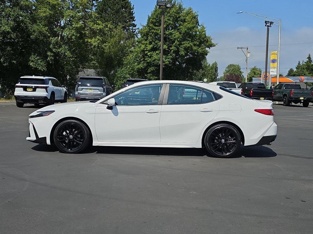 Used 2025 Toyota Camry SE FWD image 6