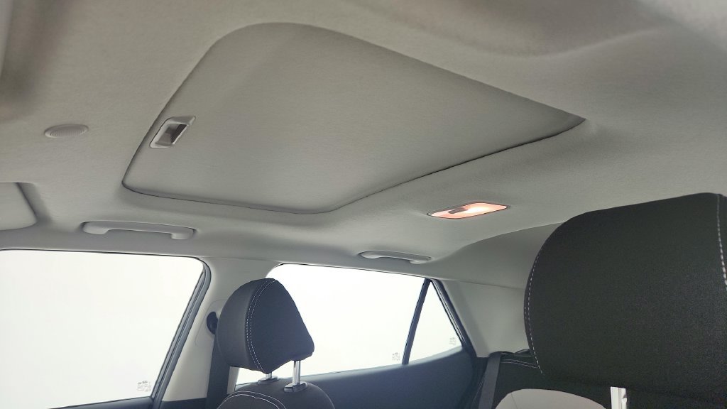 Used 2025 Hyundai Venue SEL FWD image 15