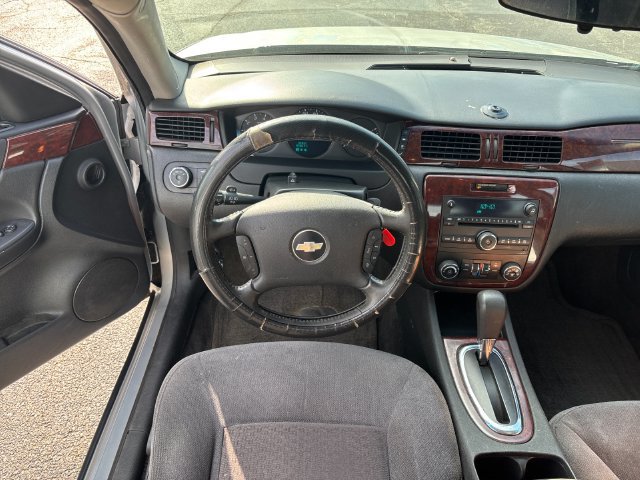 Used 2010 Chevrolet Impala LT FWD image 15