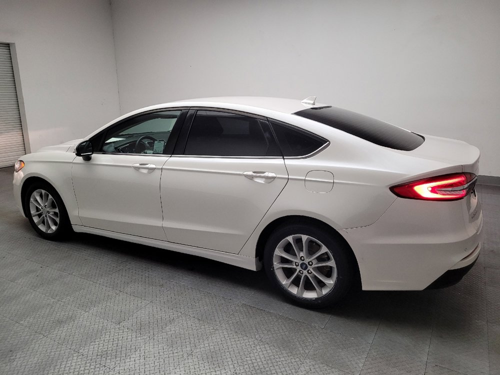 Used 2020 Ford Fusion SE FWD image 3