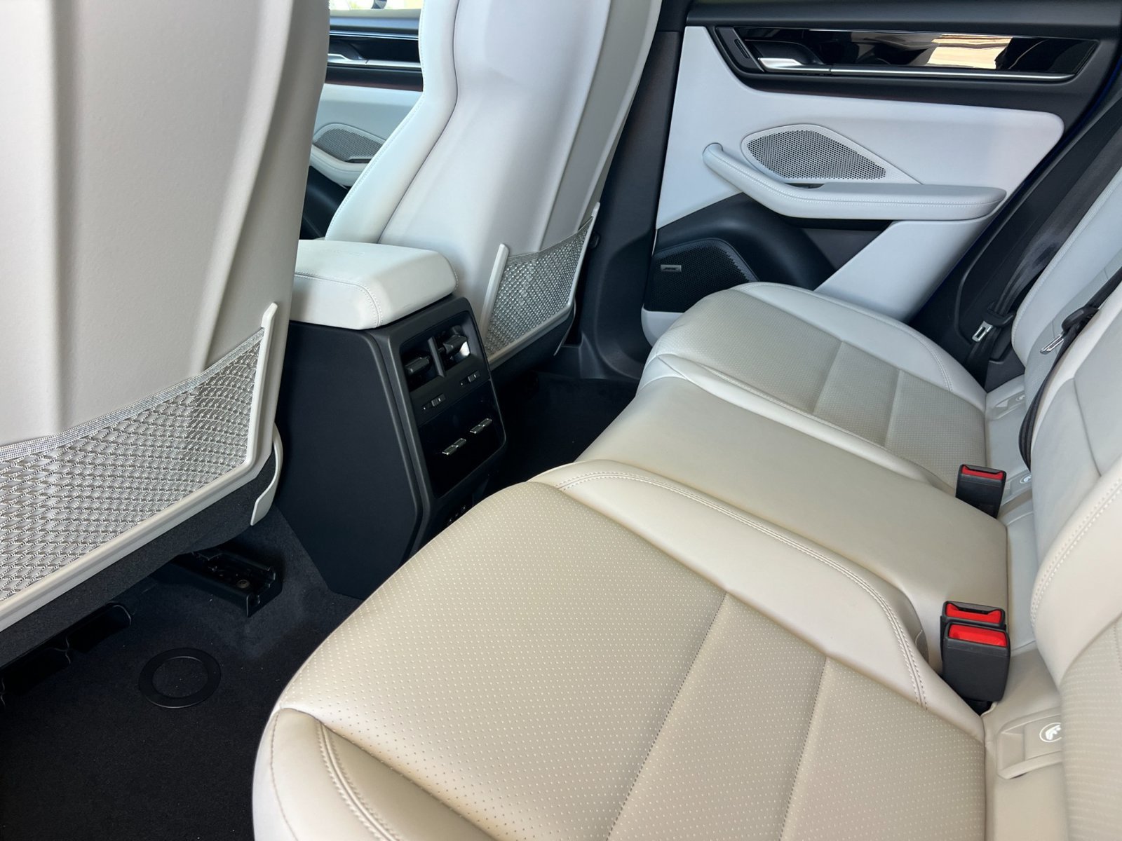New 2026 Porsche Macan Electric RWD image 13