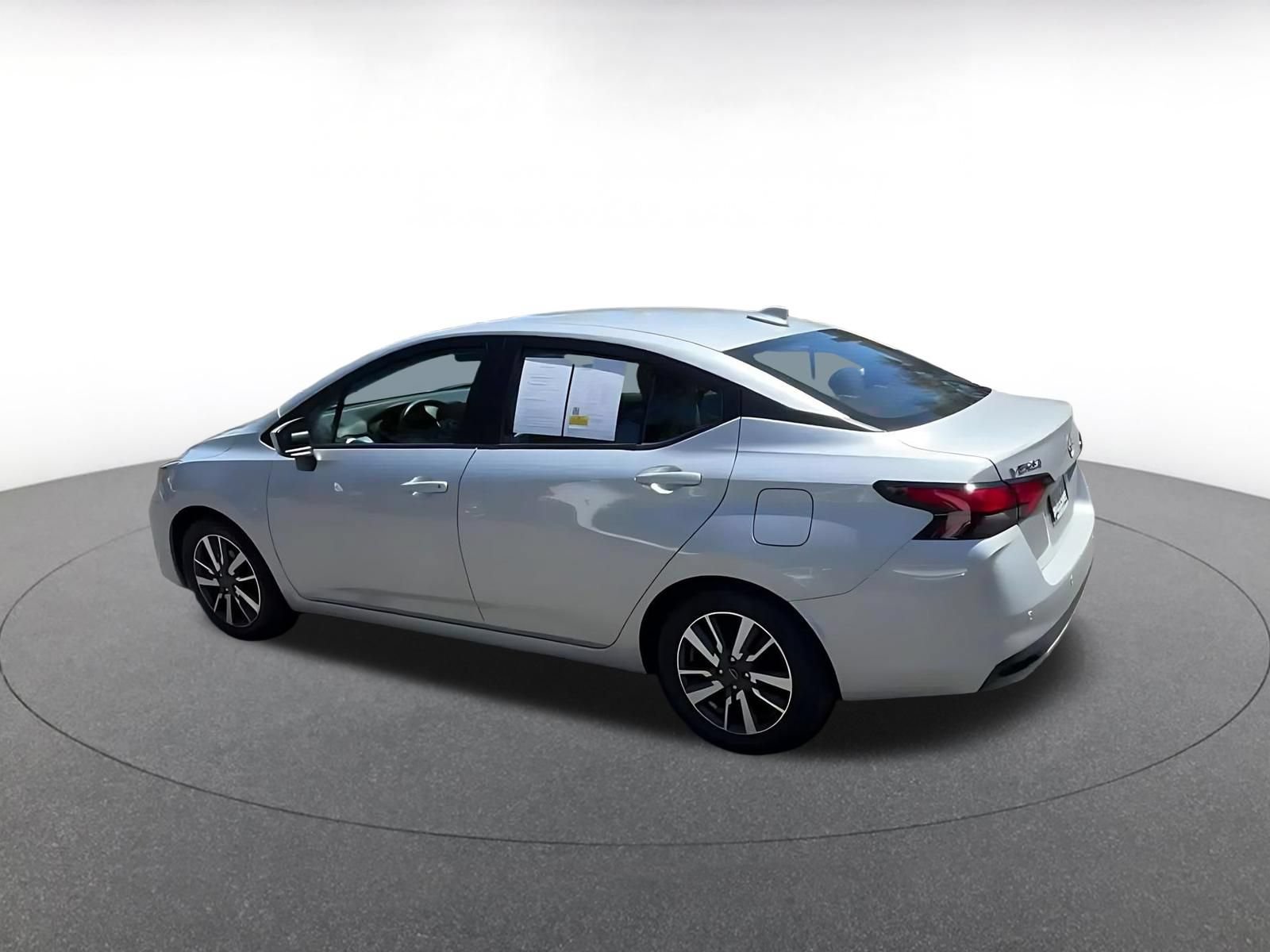 Used 2025 Nissan Versa SV FWD image 10