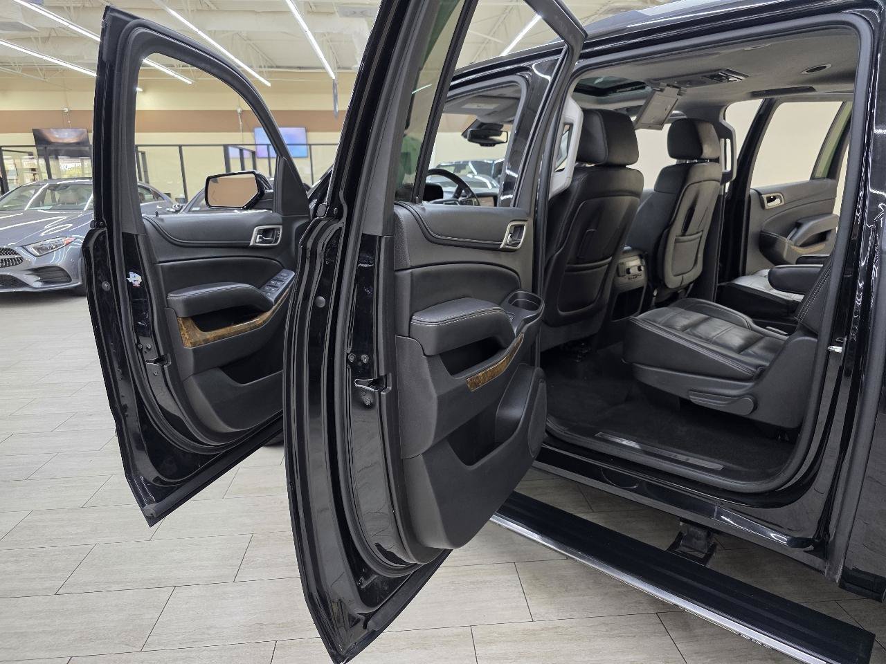 Used 2016 GMC Yukon XL Denali w/ Open Road Package AWD/4WD image 17