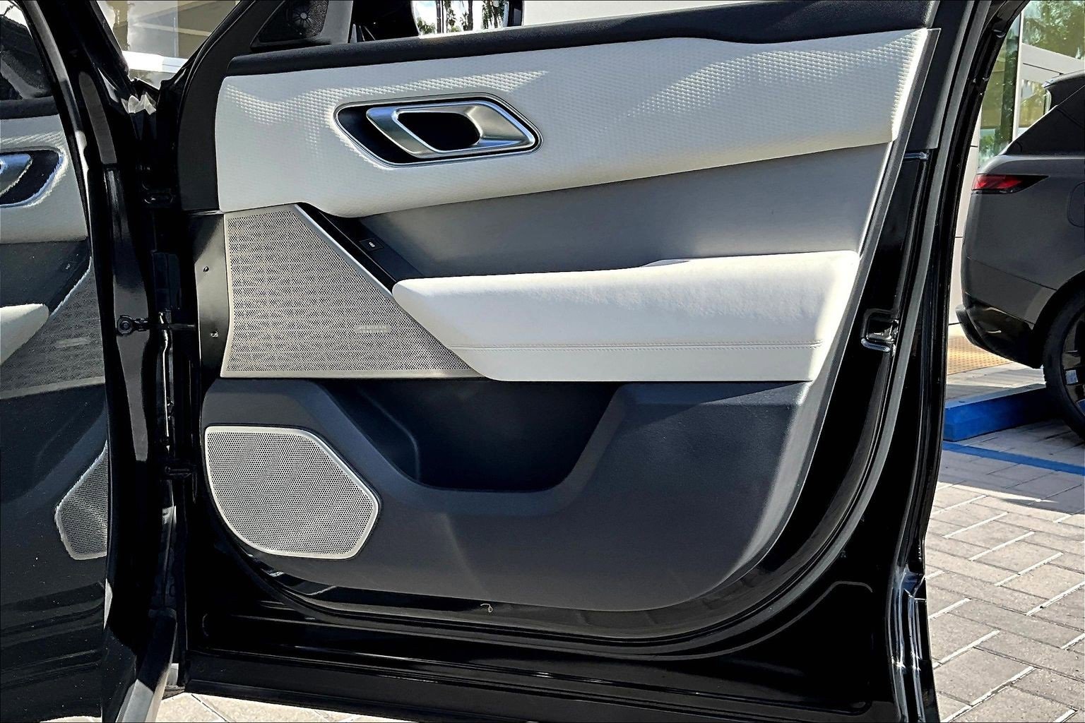 Used 2023 Land Rover Range Rover Velar R-Dynamic S image 24