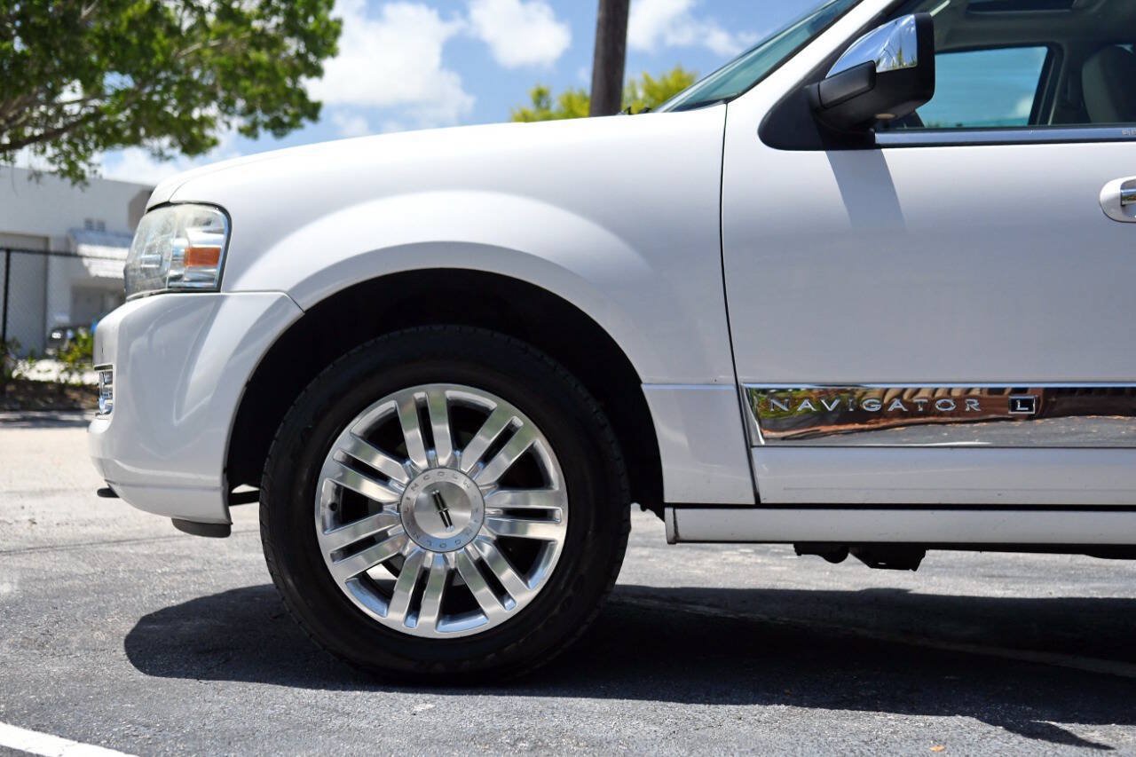 Used 2014 Lincoln Navigator L 2WD image 5