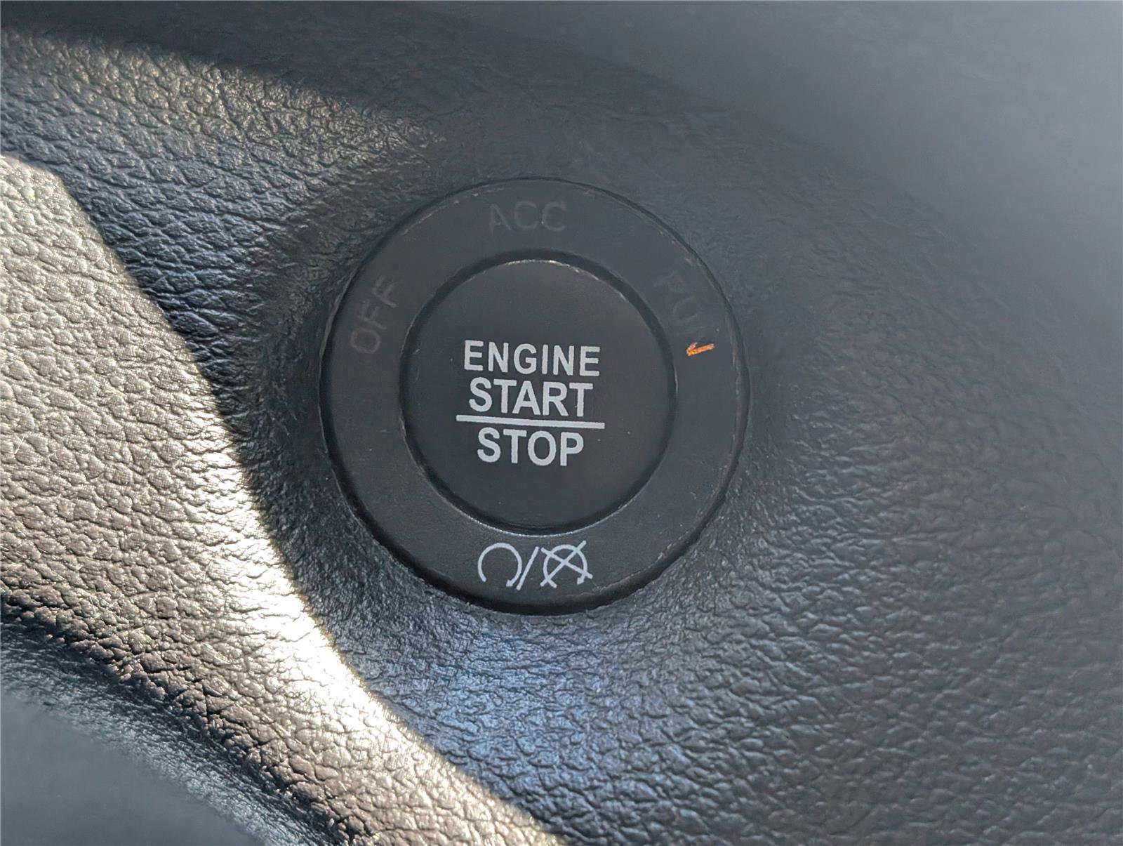 Used 2020 Jeep Cherokee Latitude Plus w/ Cold Weather Group AWD/4WD image 24