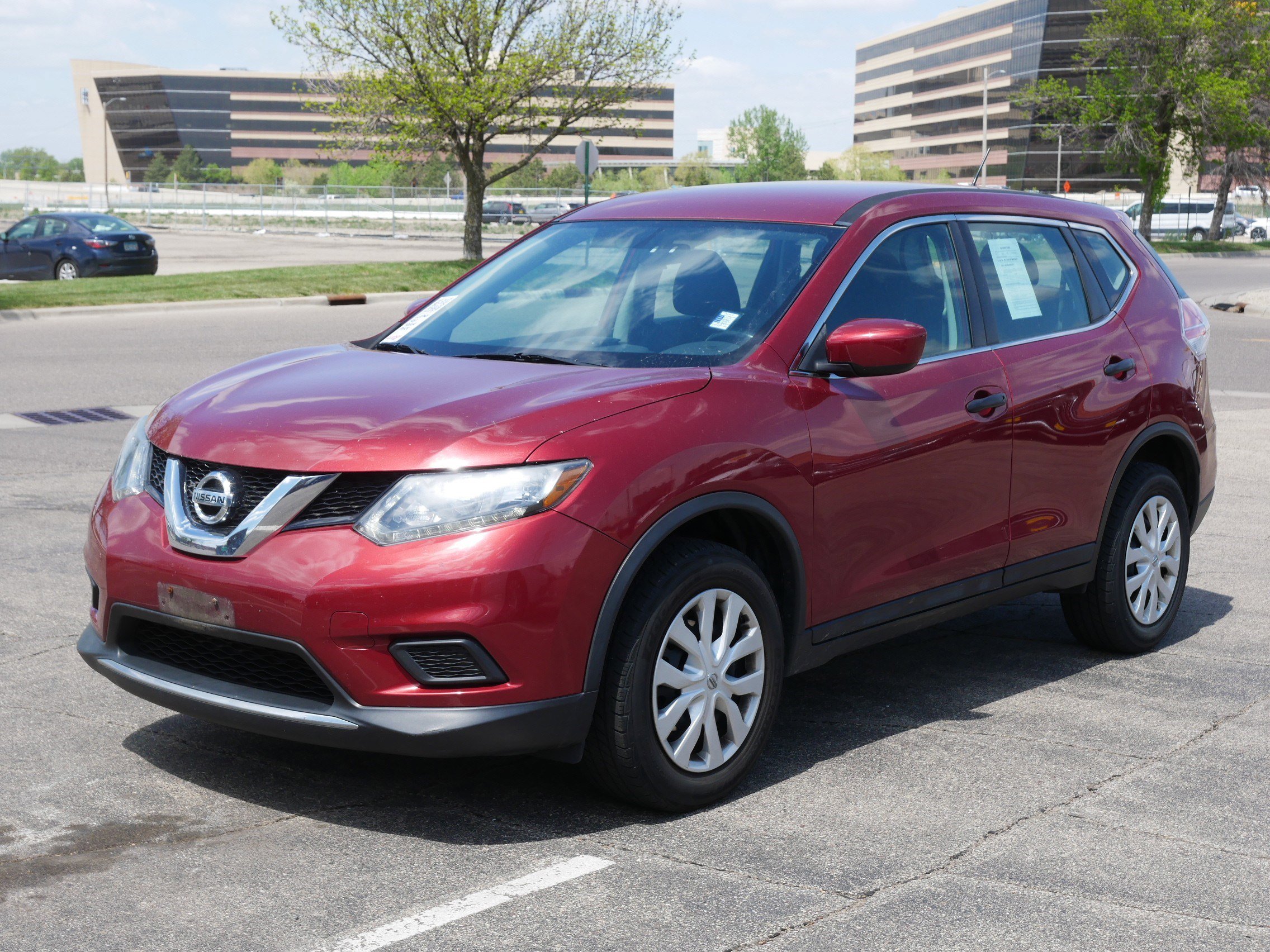 Used 2016 Nissan Rogue S AWD/4WD image 2