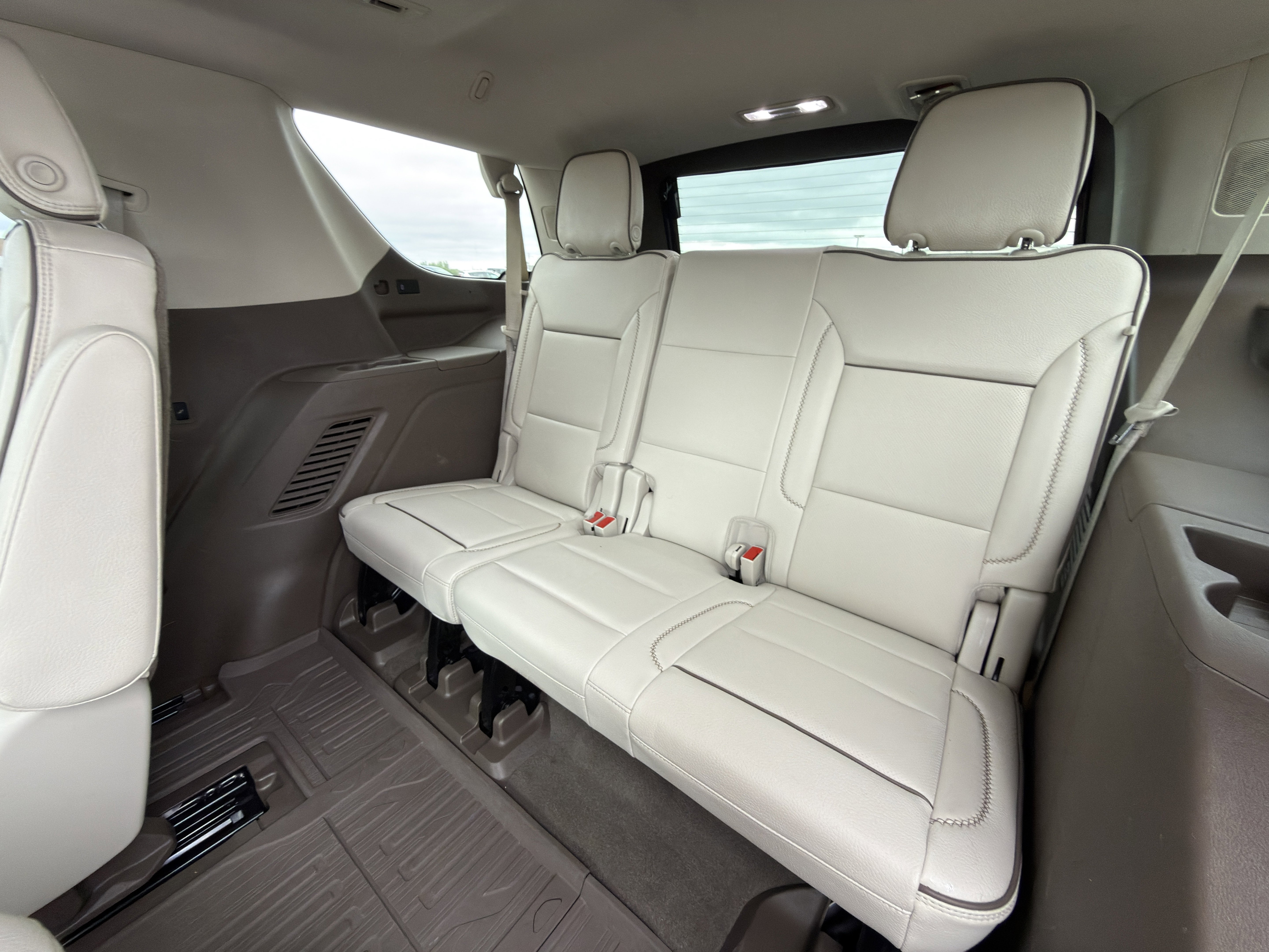 Used 2021 GMC Yukon Denali w/ Denali Premium Package AWD/4WD image 15